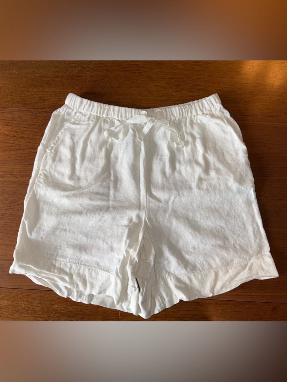 Women’s White Drawstring Linen-Blend Shorts